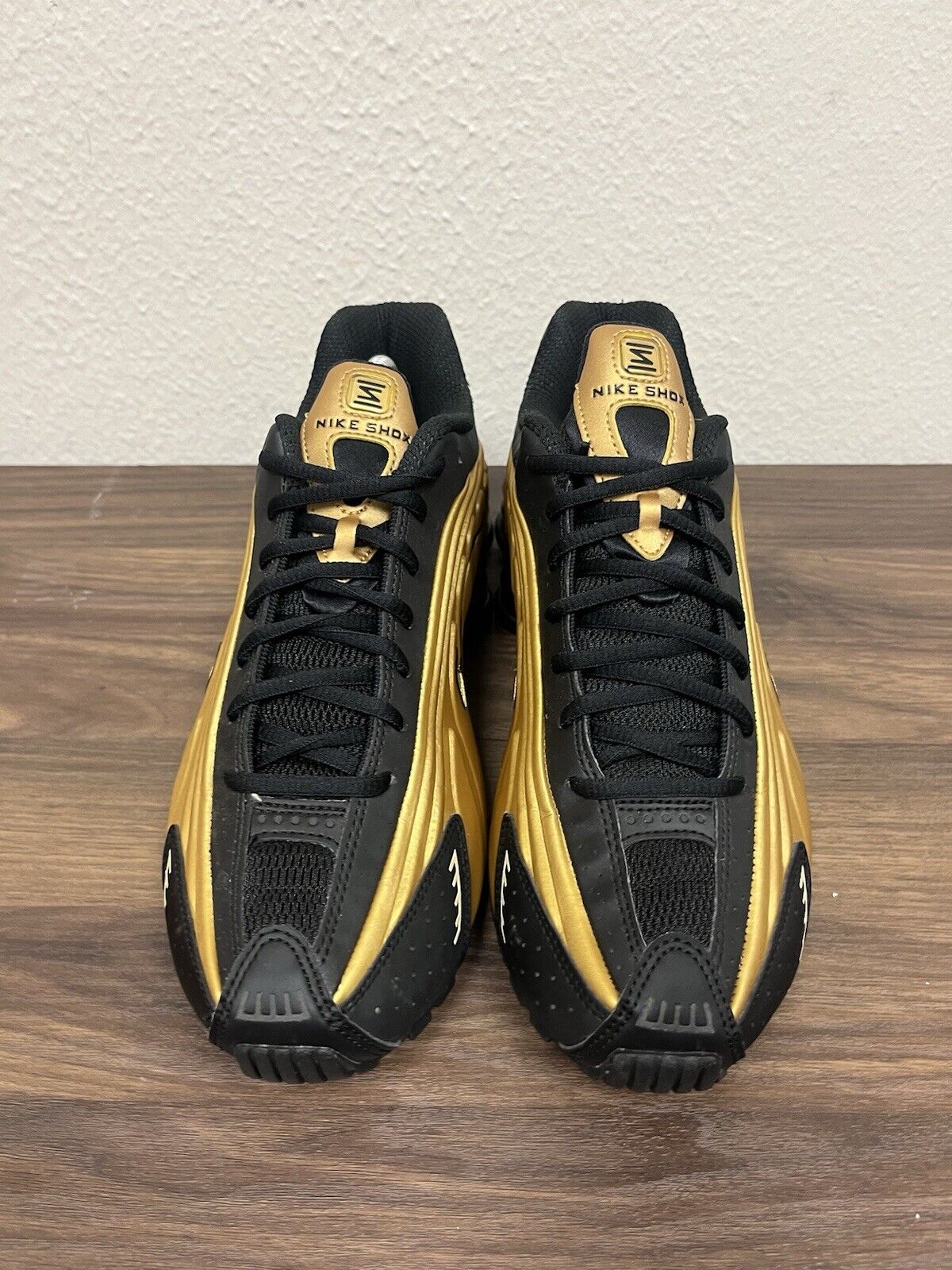 Size 8.5 - Nike Shox R4 Metallic Gold *415