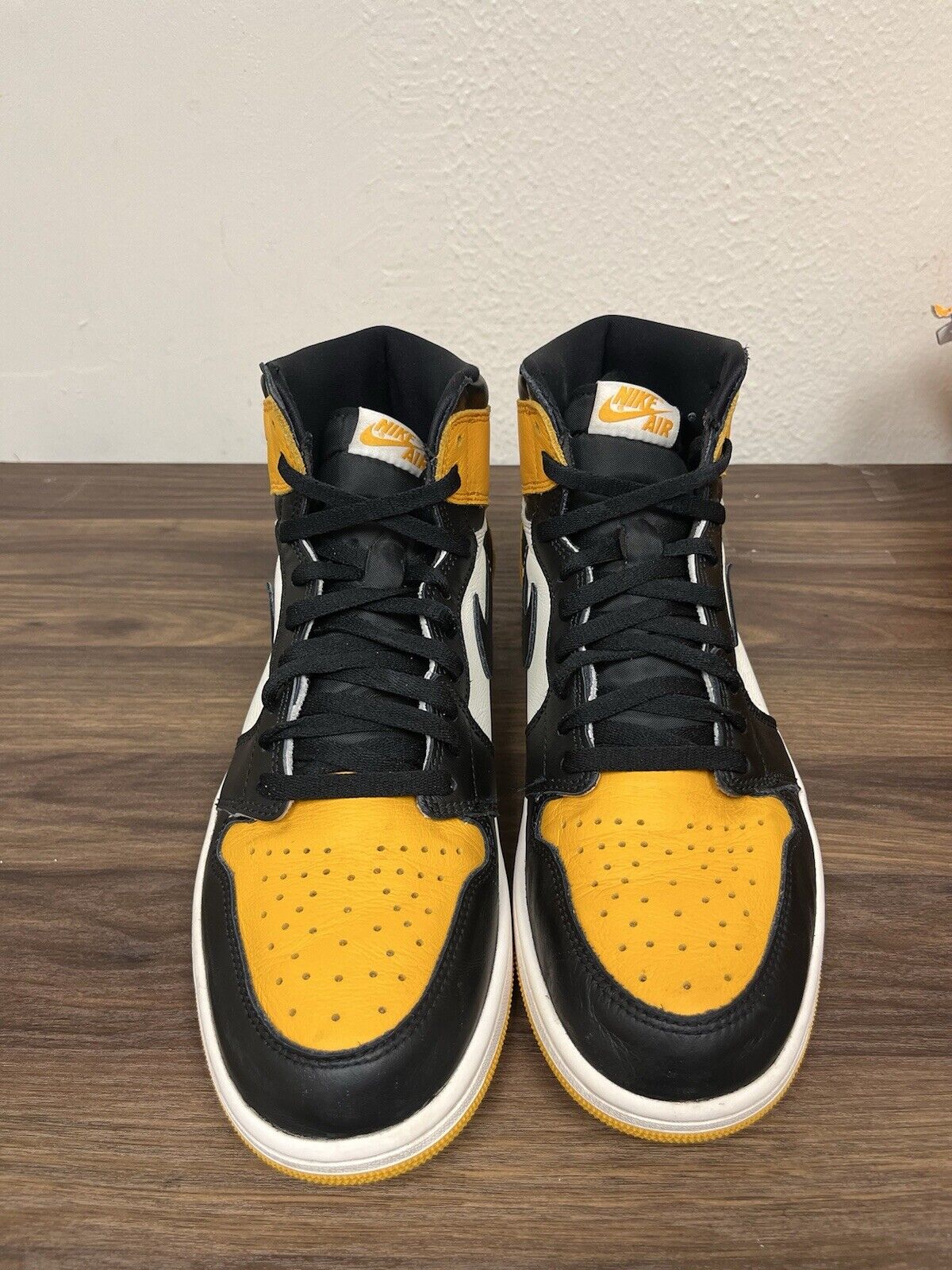 Air Jordan 1 Retro High OG Yellow Toe Taxi - Size 11.5 - 555088 711