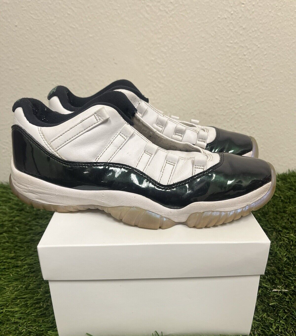 Nike Air Jordan 11 Retro Low Emerald Easter Mens Size 8.5 Black White 528895-145