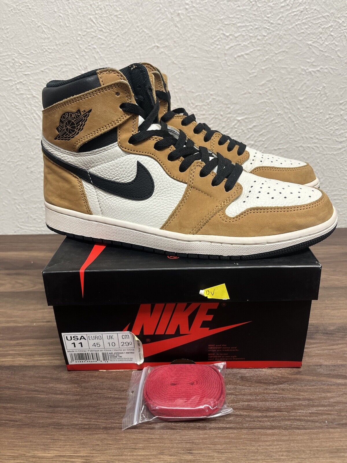 Air Jordan 1 Retro "ROOKIE OF THE YEAR" 2018 - Size 11 - 555088 700