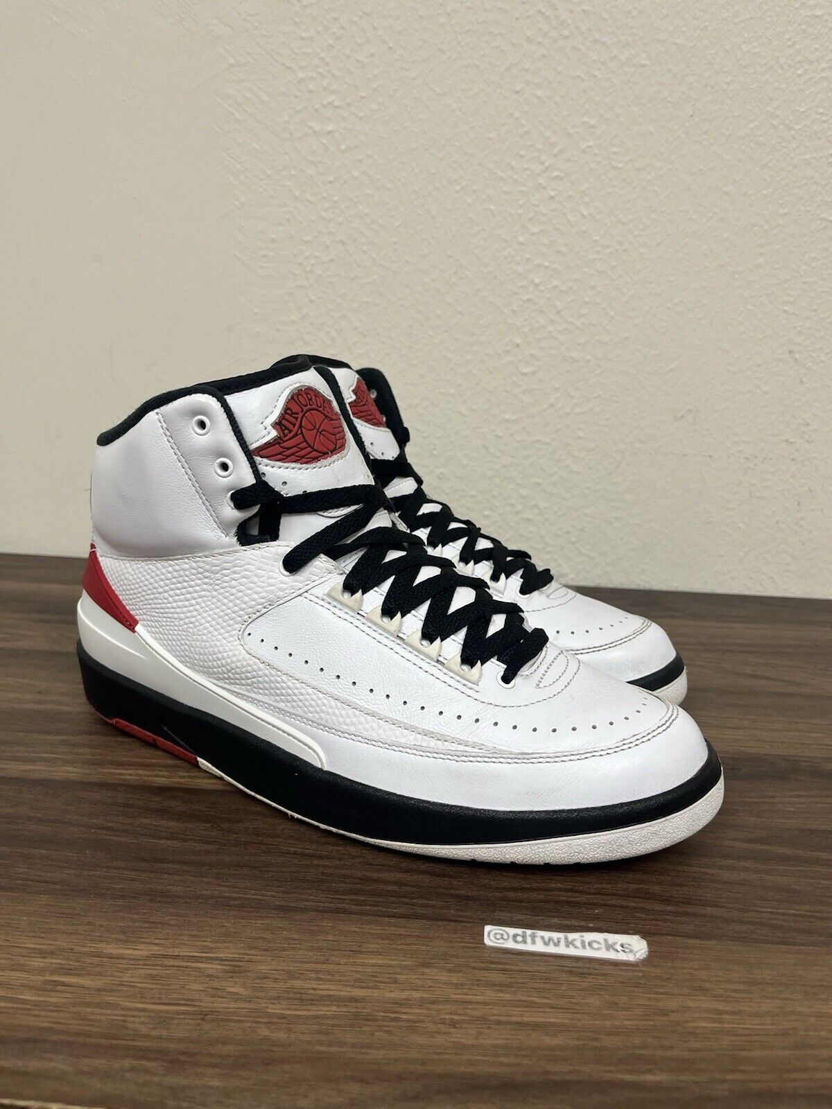 Size 10.5 - Jordan 2 Retro Mid Chicago