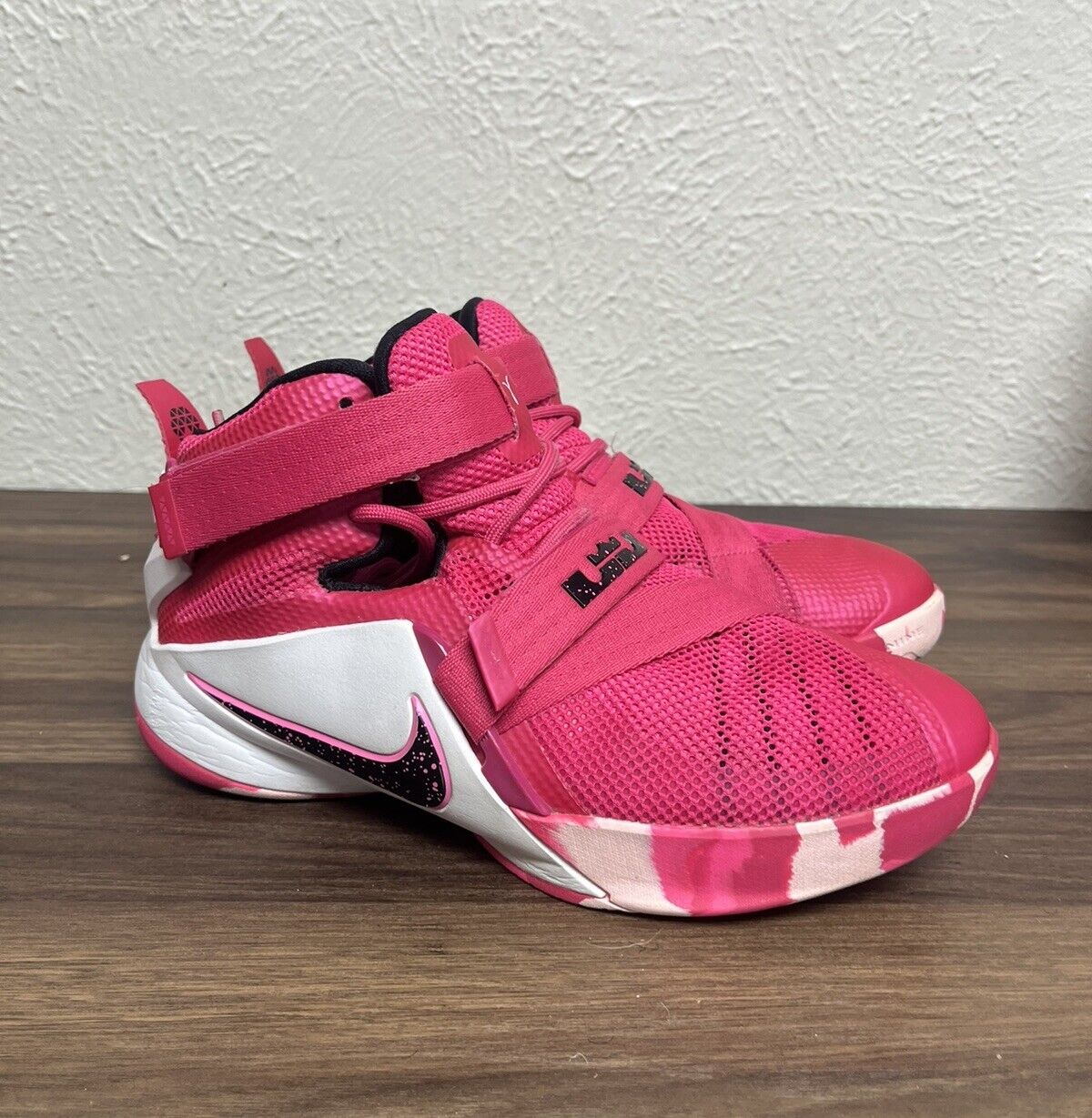 Nike LeBron Soldier IX Youth 5Y Breast Cancer Think Pink 776471-601