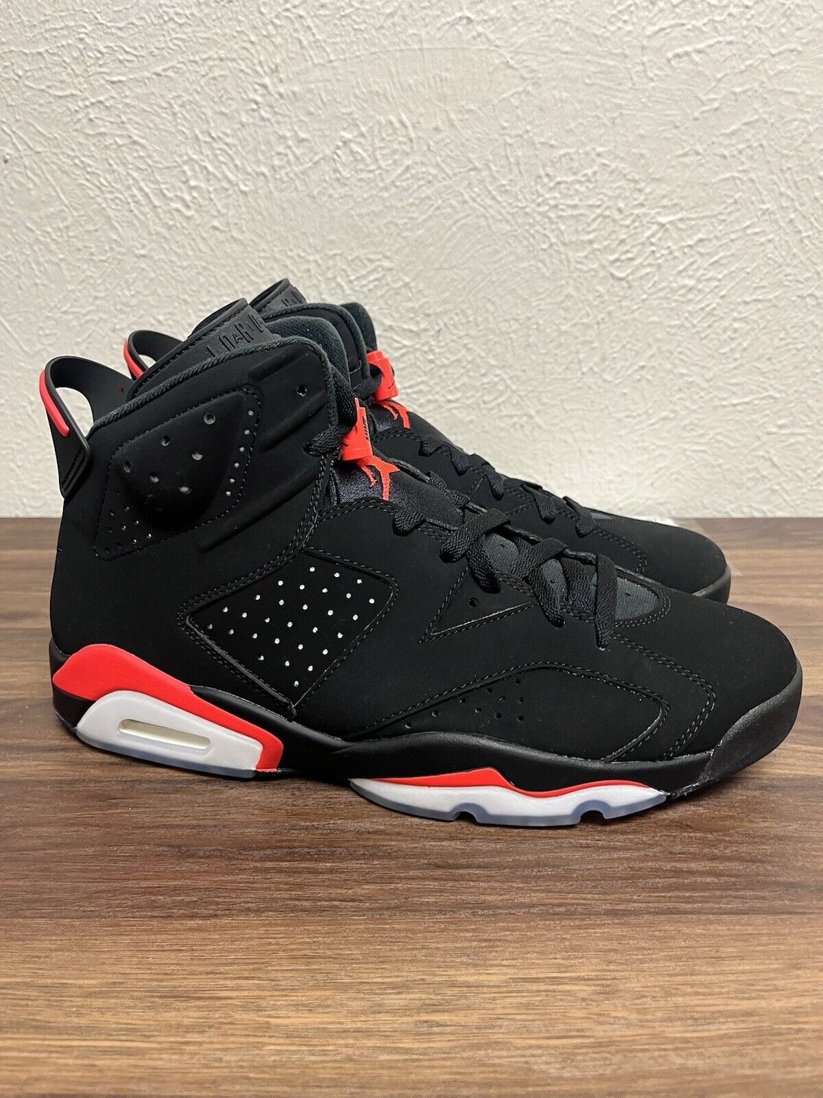 Jordan 6 Retro Black Infrared 2019 Size 12 Pre-Owned 384664-060 Red