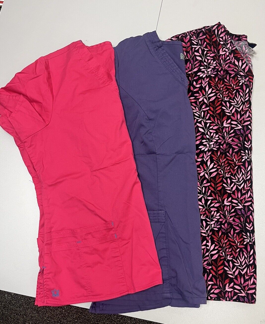 Lot/Bundle Of 3 Scrub Tops Women’s Size Large Multiple Colors & Designs EUC