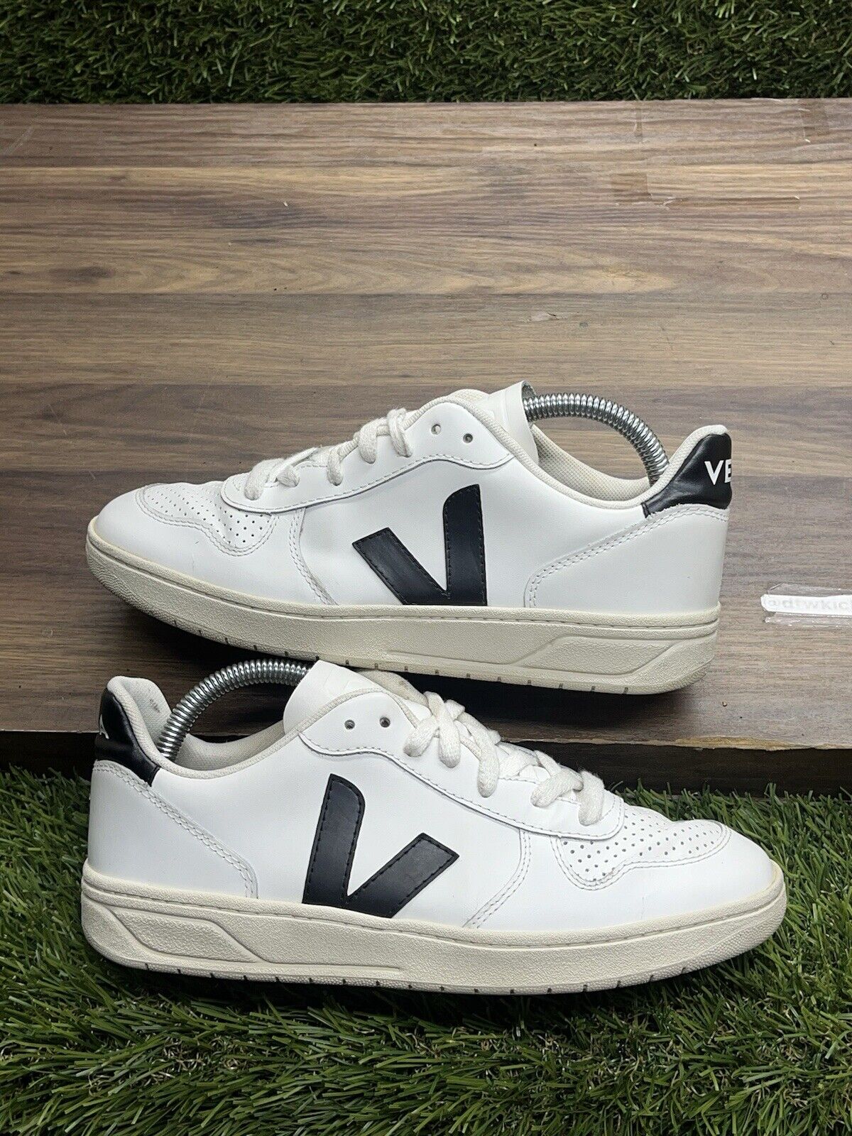 VEJA V-10 Extra White Black Women’s Size 8 *496