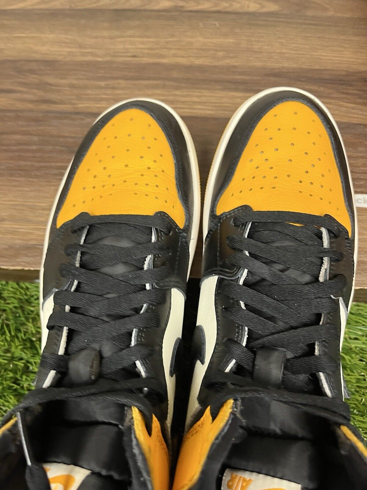 Air Jordan 1 Retro High OG Yellow Toe Taxi - Size 11.5 - 555088 711