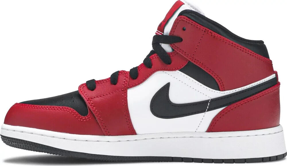 Air Jordan 1 Mid 'Chicago Black Toe' Red Sneaker, Size 4Y / 5.5W BNIB 554725-069