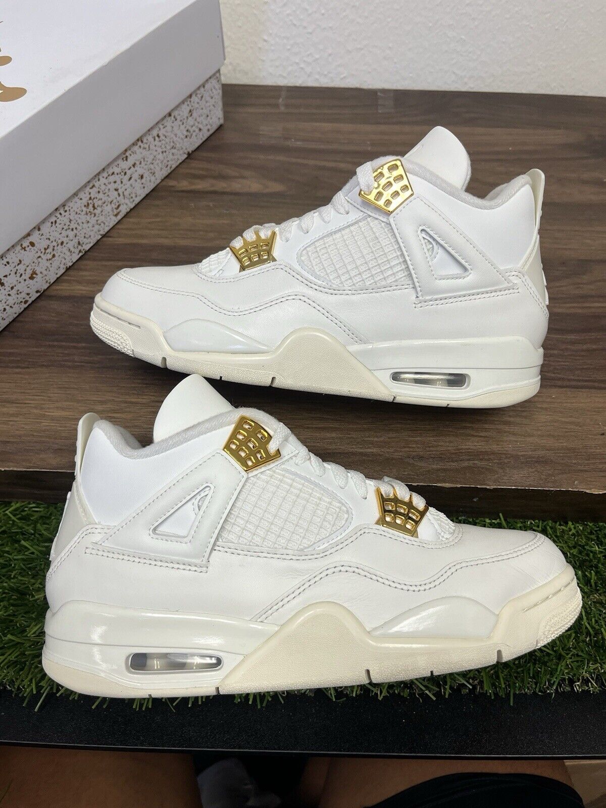 Size 8.5 men’s/ 10 women’s- Air Jordan 4 Retro Metallic Gold W