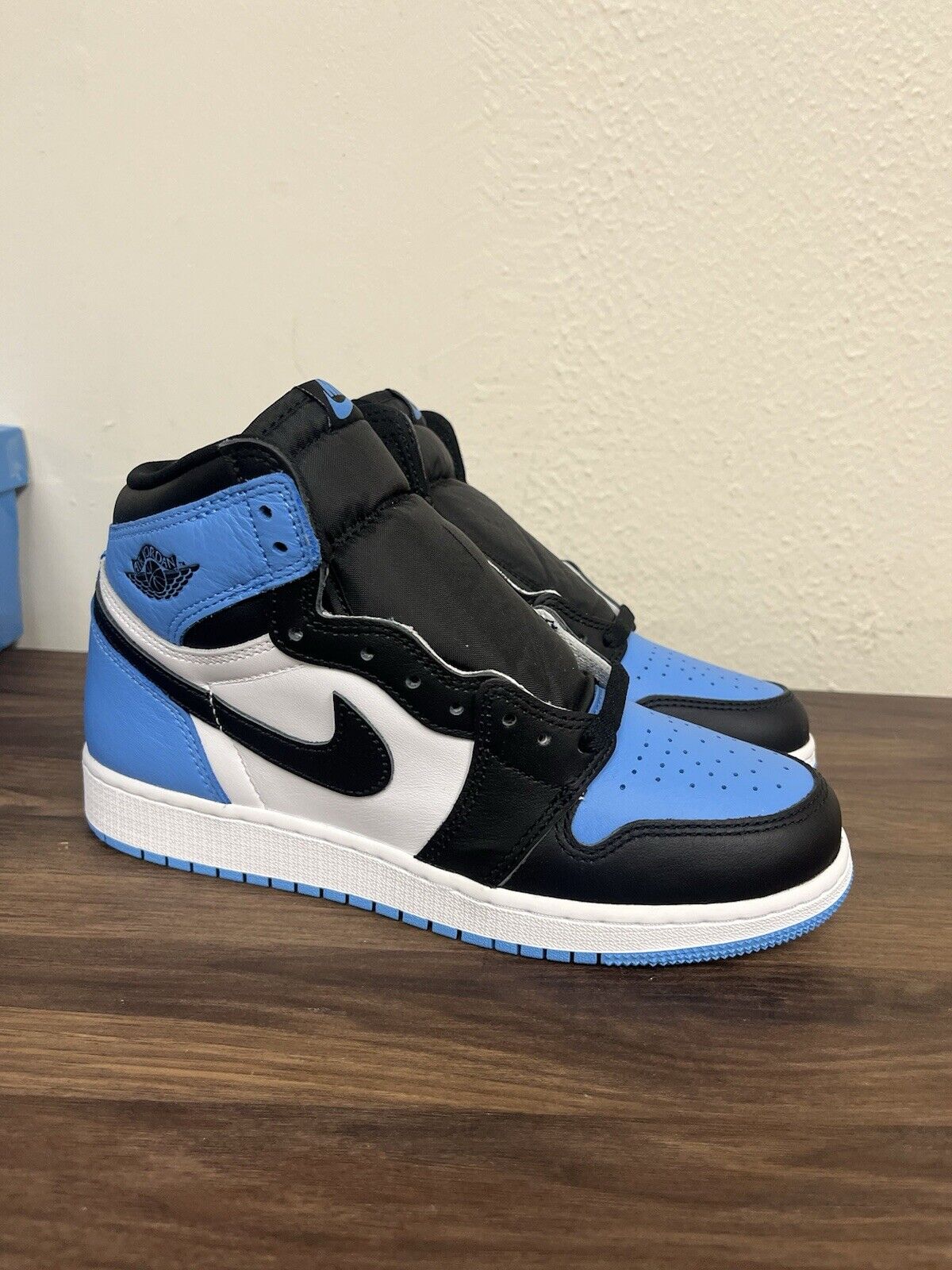 Jordan 1 Retro High OG UNC Toe FD1437-400 Size 6.5Y/ Women's Size 8 A56