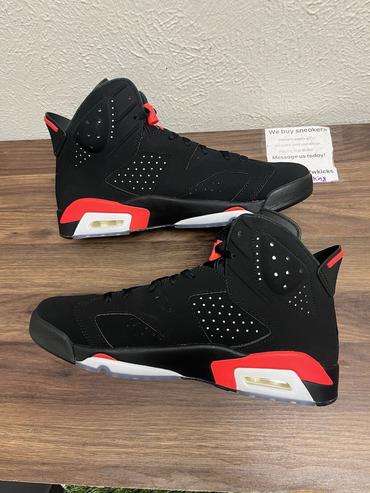 Jordan 6 Retro Black Infrared 2019 Size 12 Pre-Owned 384664-060 Red