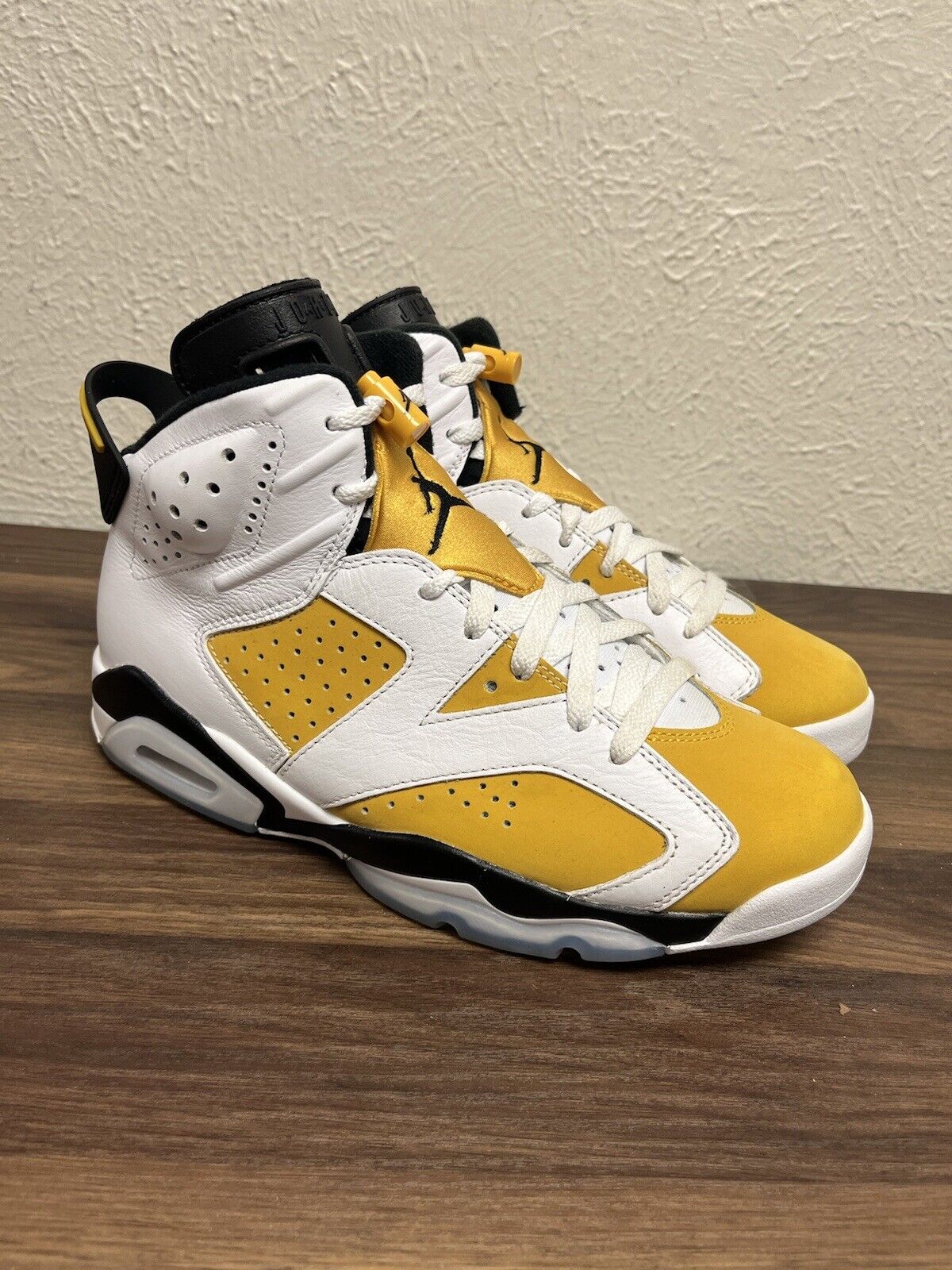 Air Jordan 6 Retro 'Yellow Ochre' Men’s Size 8.5