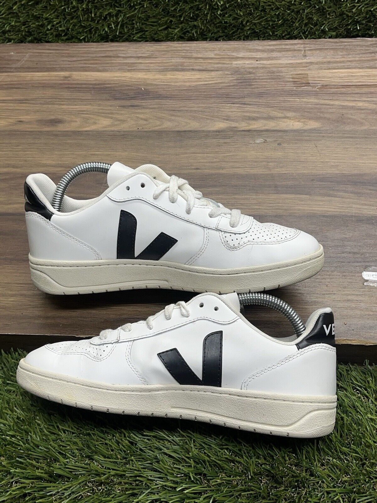 VEJA V-10 Extra White Black Women’s Size 8 *496