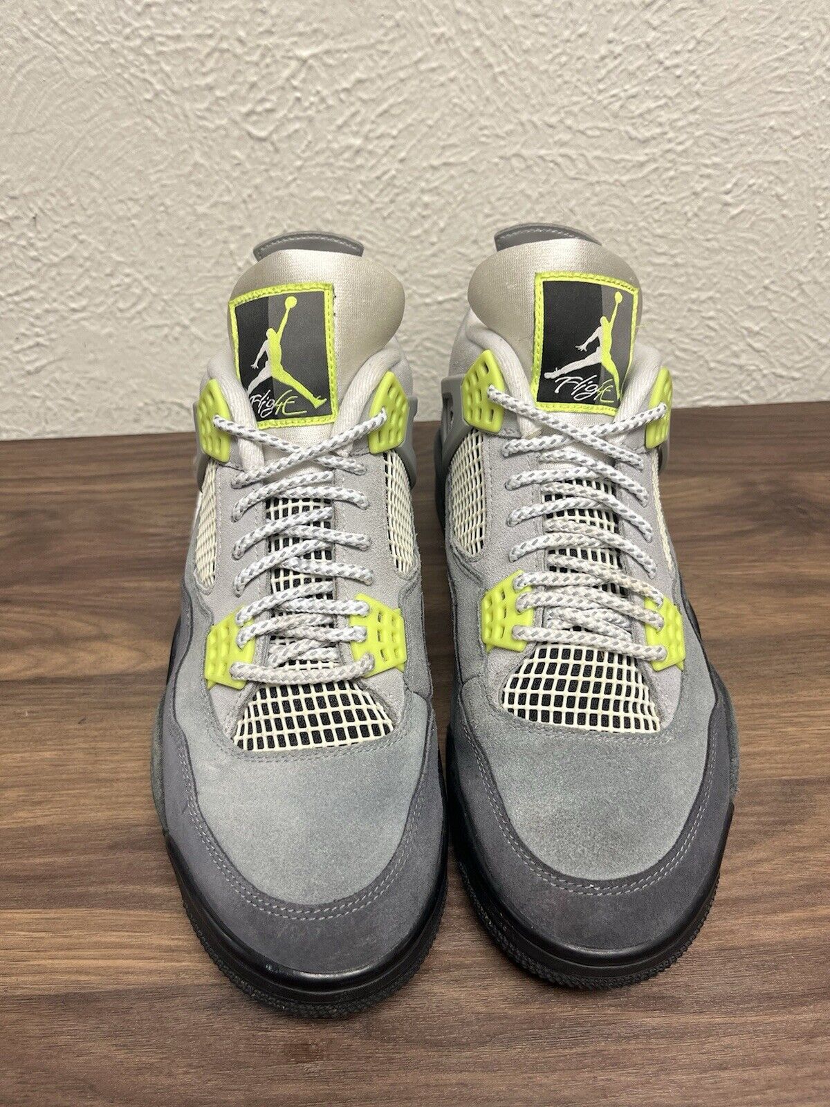 Size 10 - Jordan 4 Retro SE Mid Neon 95