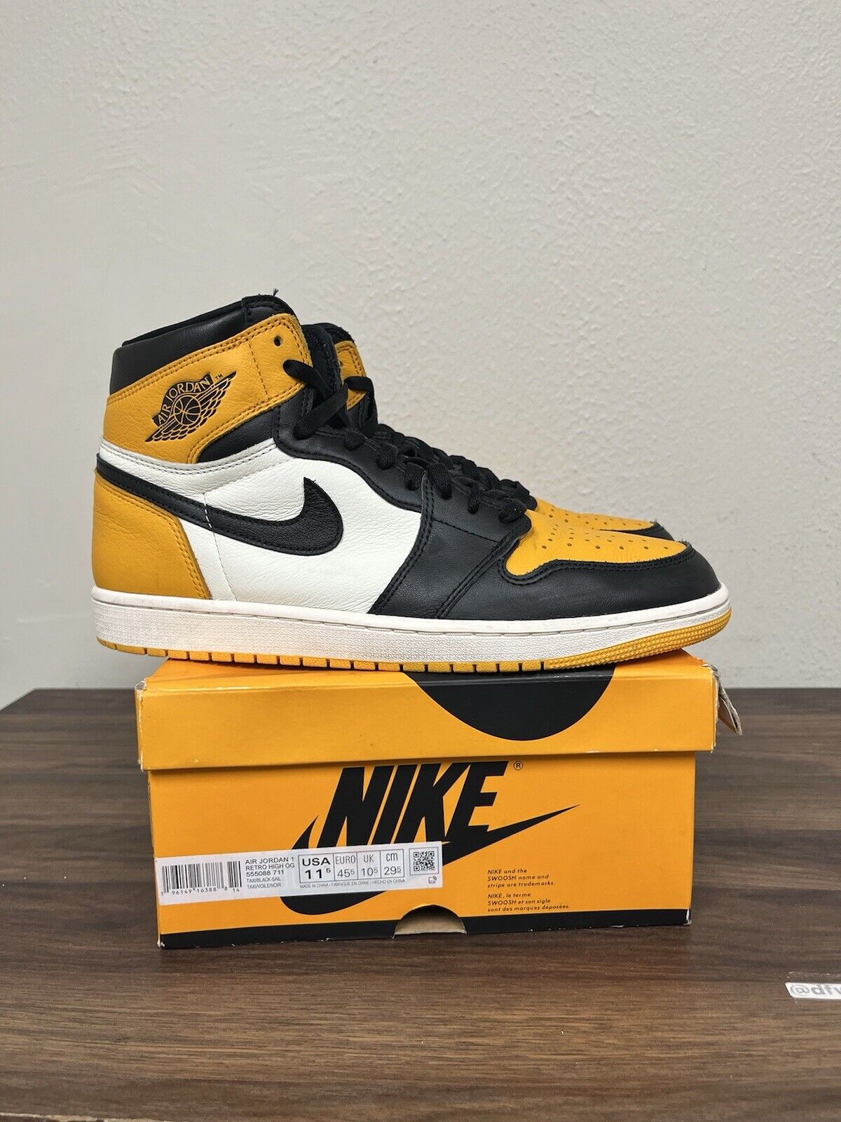 Air Jordan 1 Retro High OG Yellow Toe Taxi - Size 11.5 - 555088 711