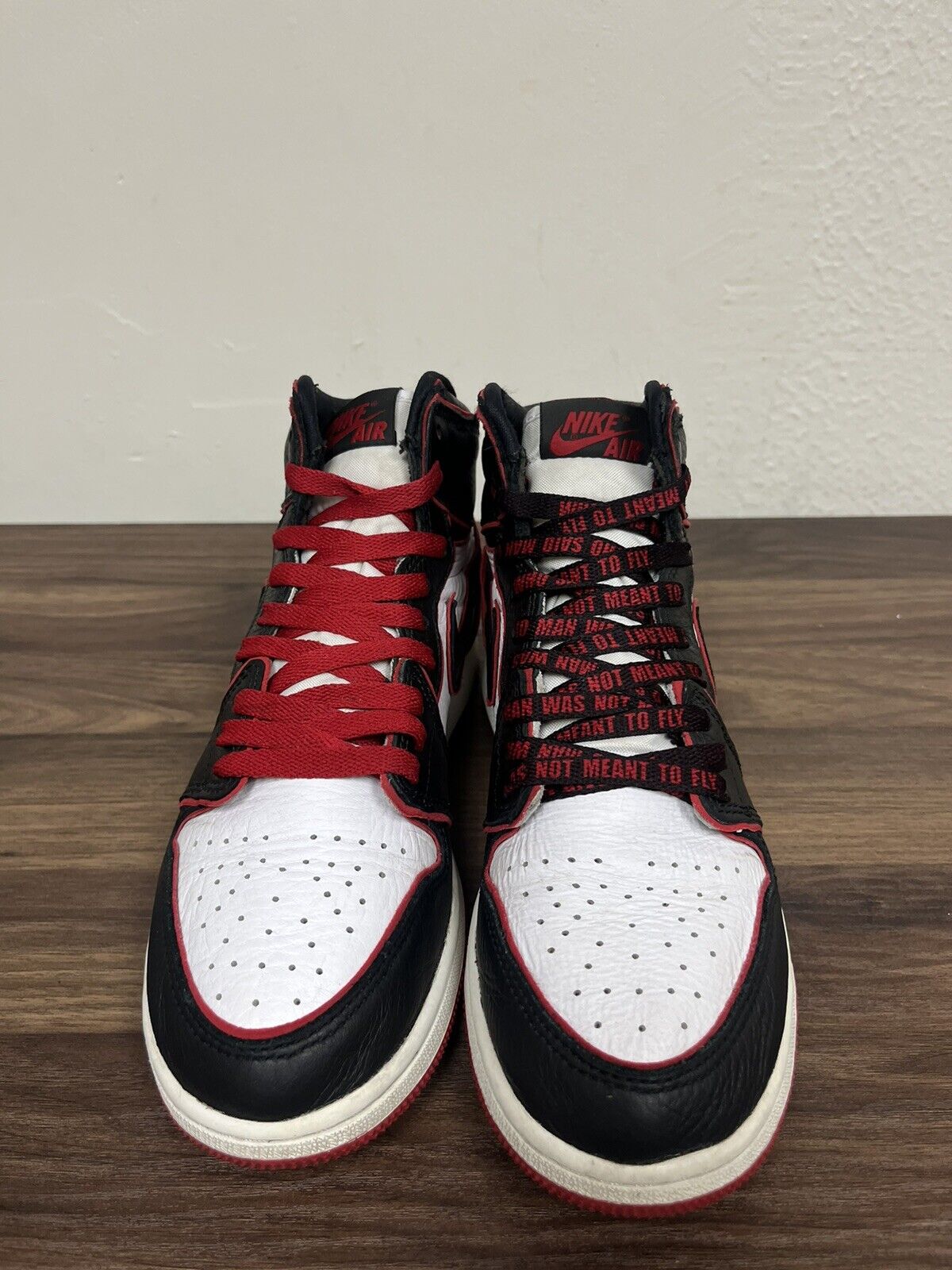 Jordan 1 Retro High Bloodline OG (GS) Size 6y 575441-062 Beater