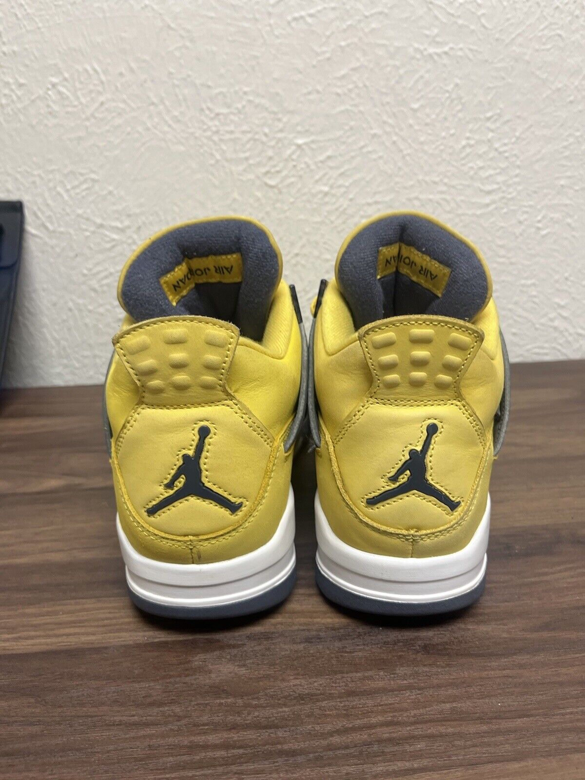 Nike Air Jordan 4 Retro Mid Lightning size 9 CT8527-700 OG IV Clean Yellow