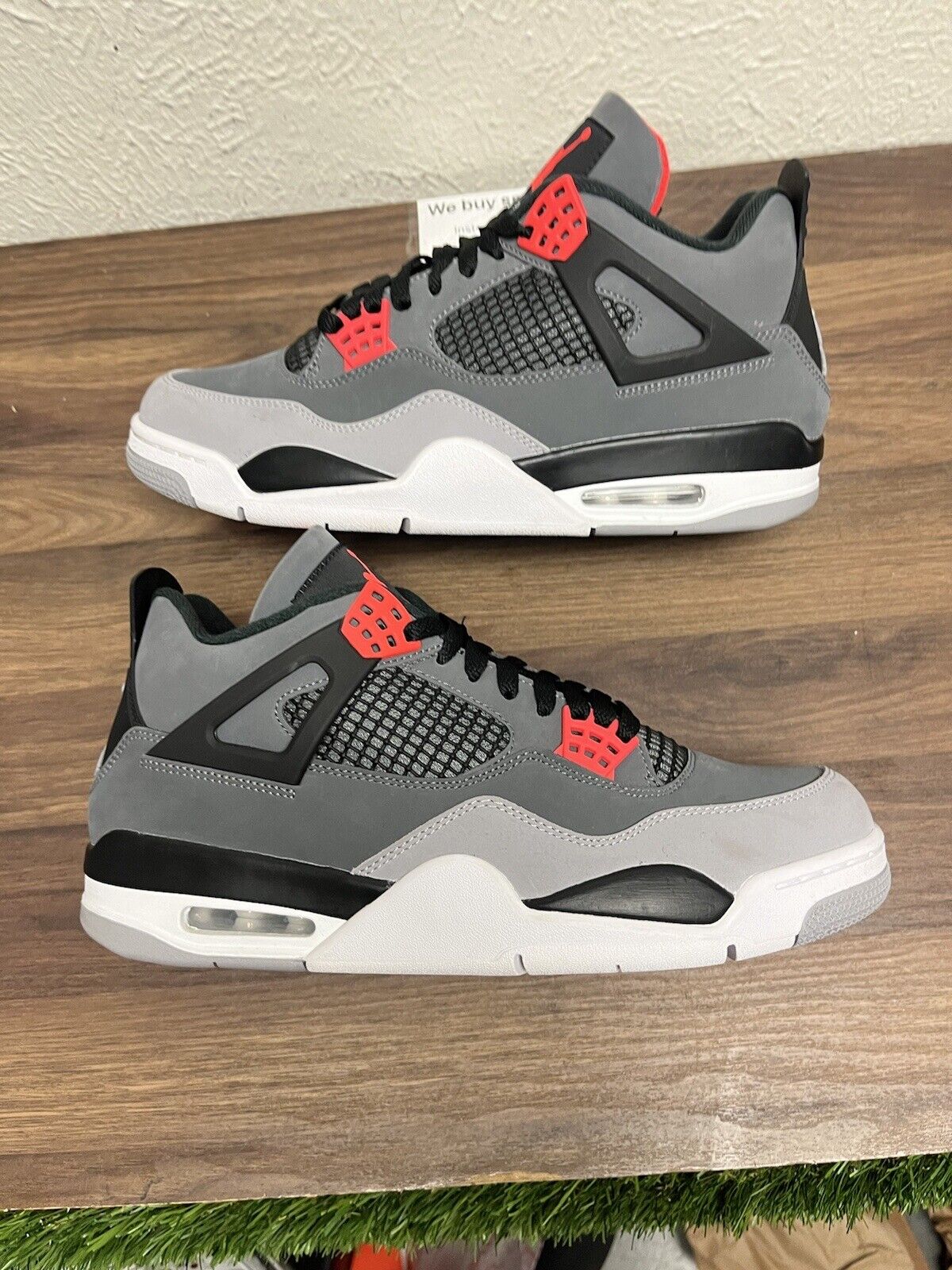 Size 10.5 - Jordan 4 Retro Mid Infrared