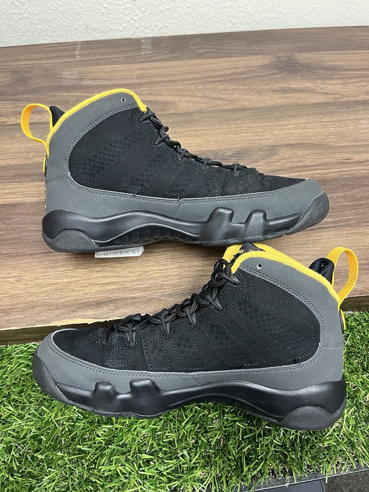 Size 6.5y Jordan 9 “Dark Charcoal University Gold”  GS 302359-070 Basketball 240