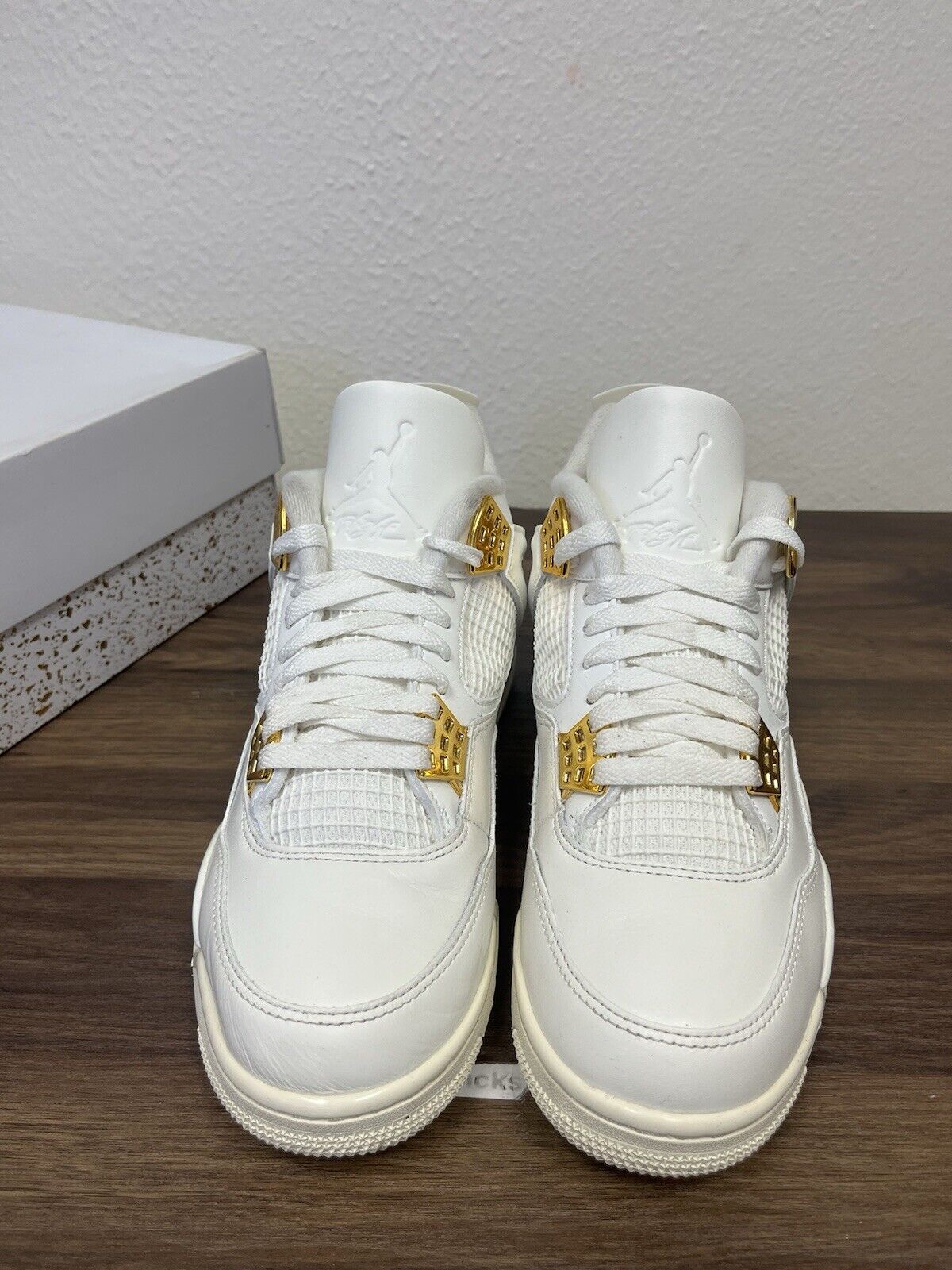 Size 8.5 men’s/ 10 women’s- Air Jordan 4 Retro Metallic Gold W