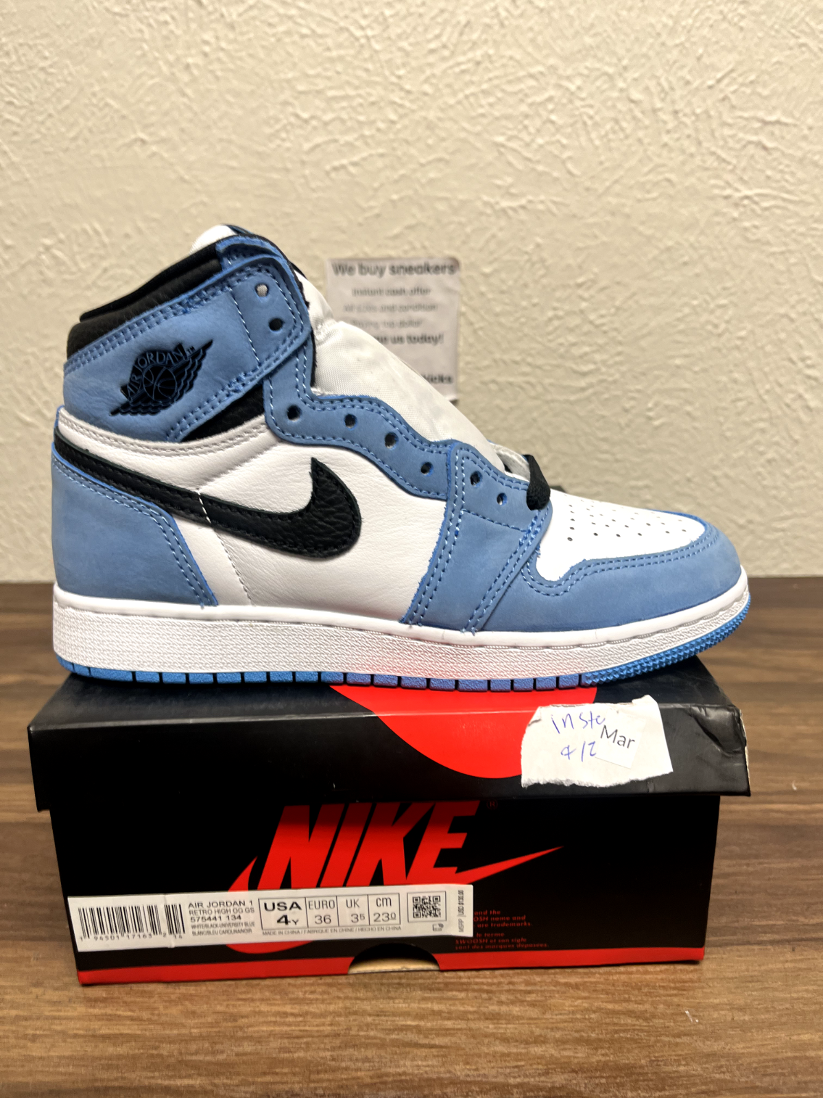 Air Jordan 1 Retro High OG University Blue 555088-134  Size 4Y