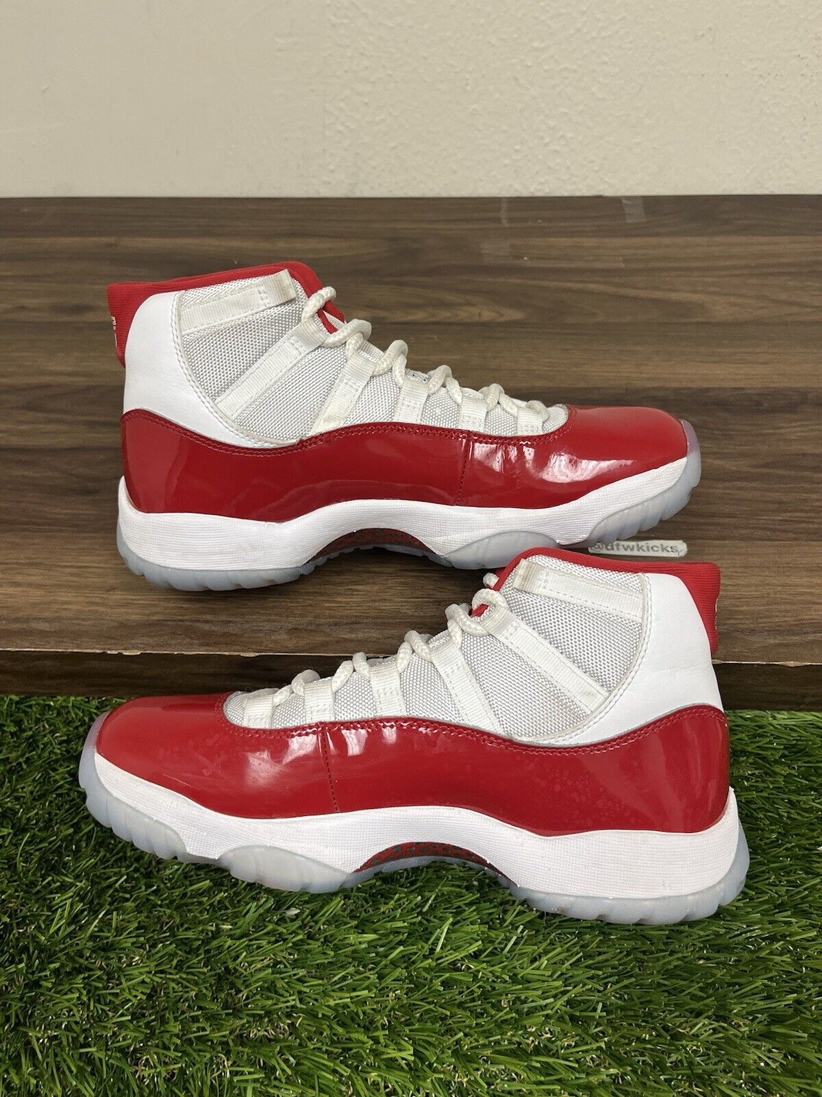 Air Jordan 11 Retro Cherry 2022 Size 8 CT8012-116 Authentic Used Aj11 Red White 