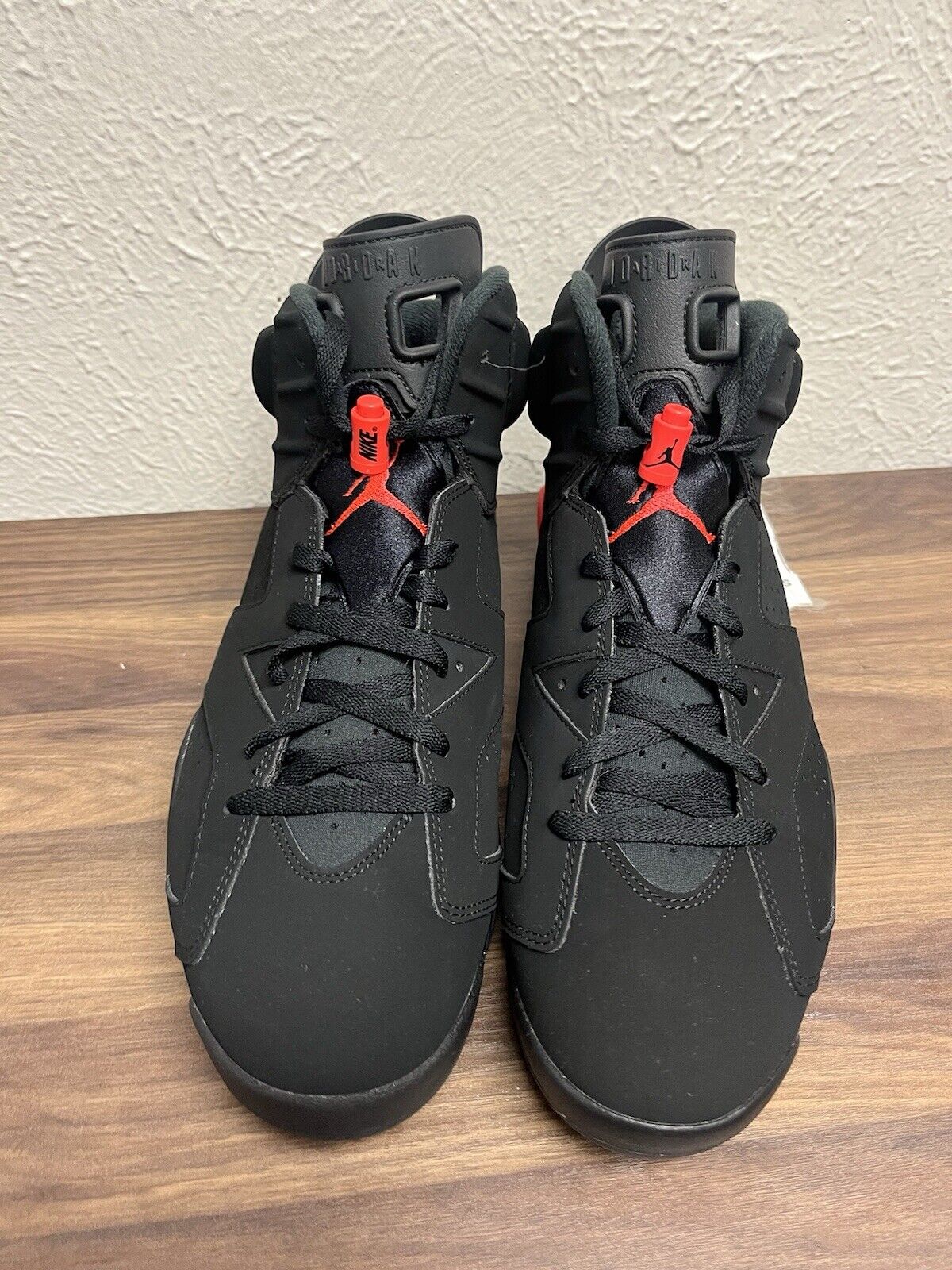 Jordan 6 Retro Black Infrared 2019 Size 12 Pre-Owned 384664-060 Red