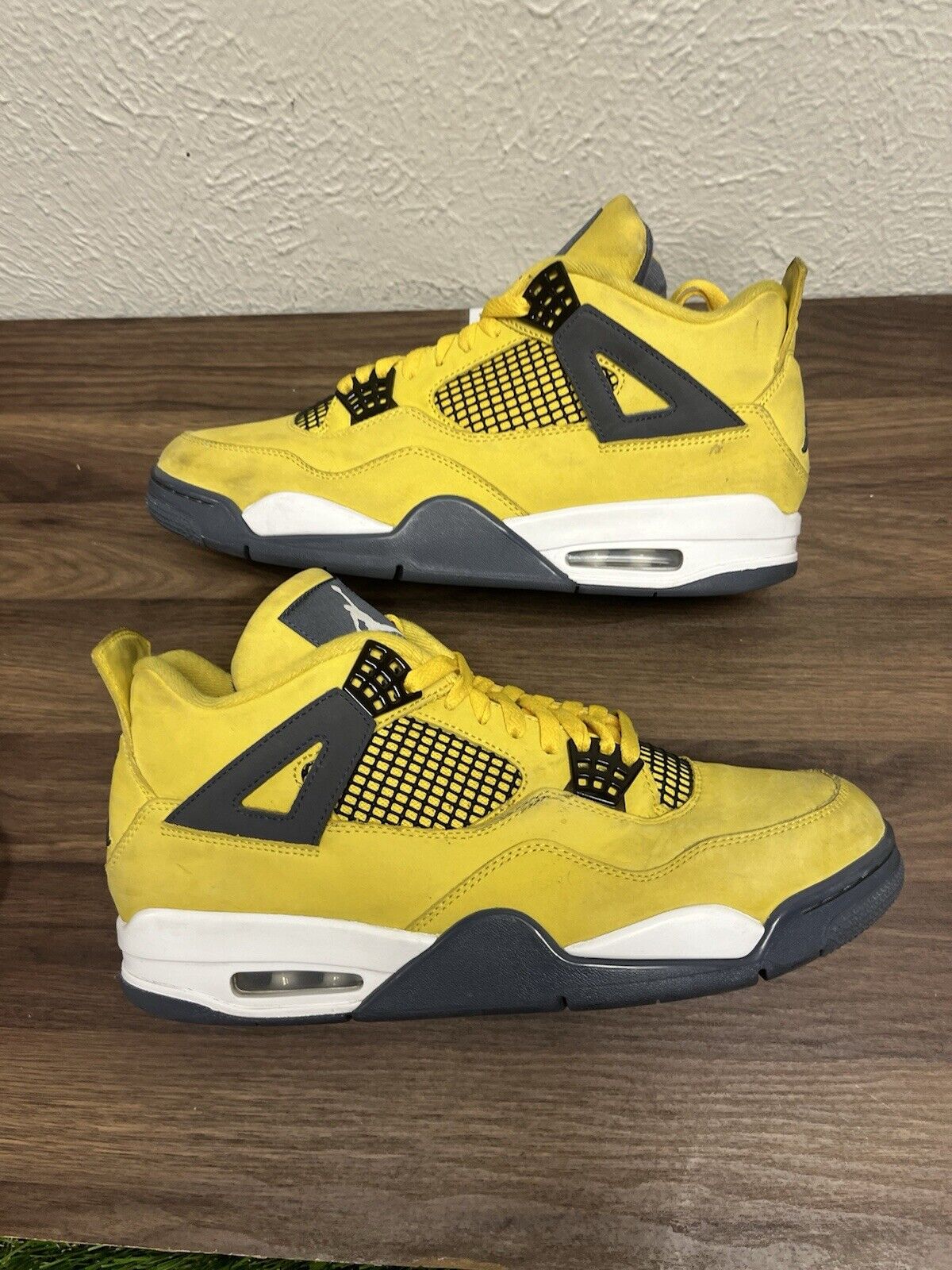 Size 11 - Jordan 4 Retro Mid Lightning