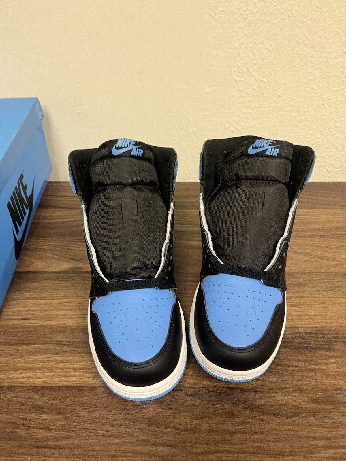 Jordan 1 Retro High OG UNC Toe FD1437-400 Size 6.5Y/ Women's Size 8 A56