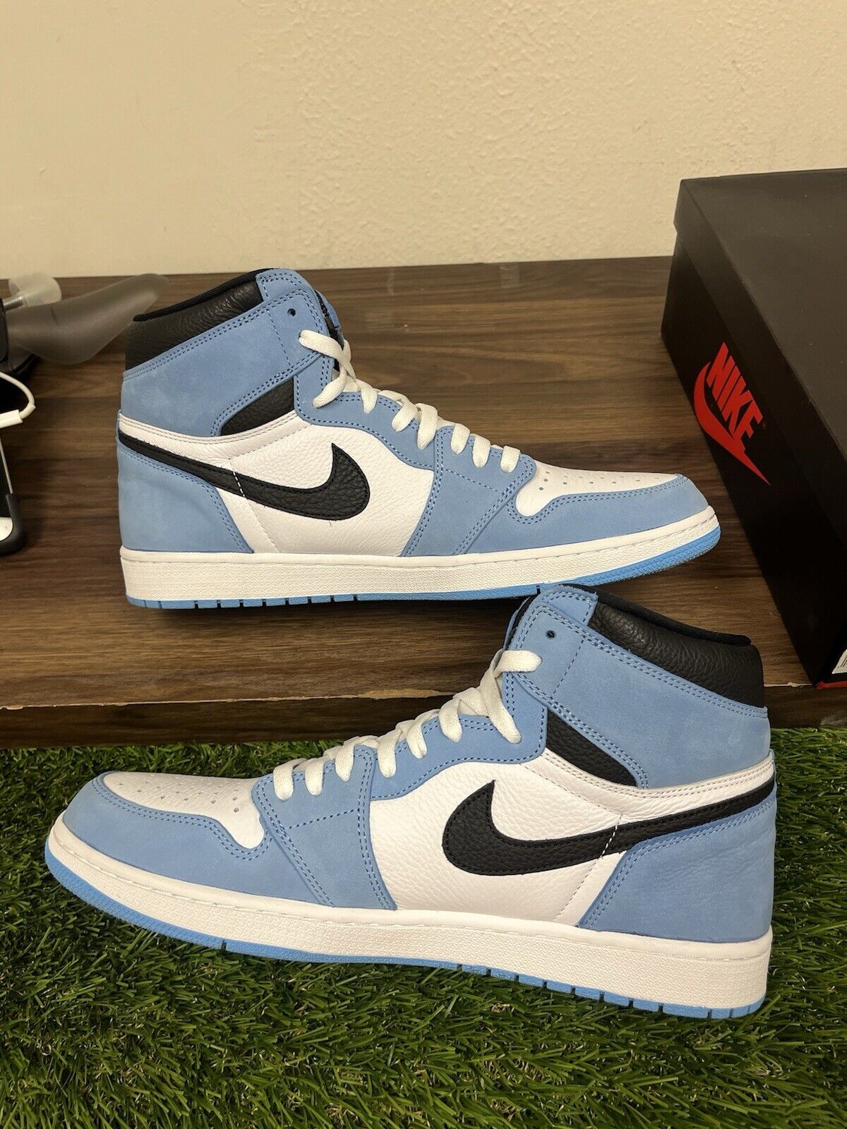 nike air jordan 1 retro high og university blue Size 14 555088-134