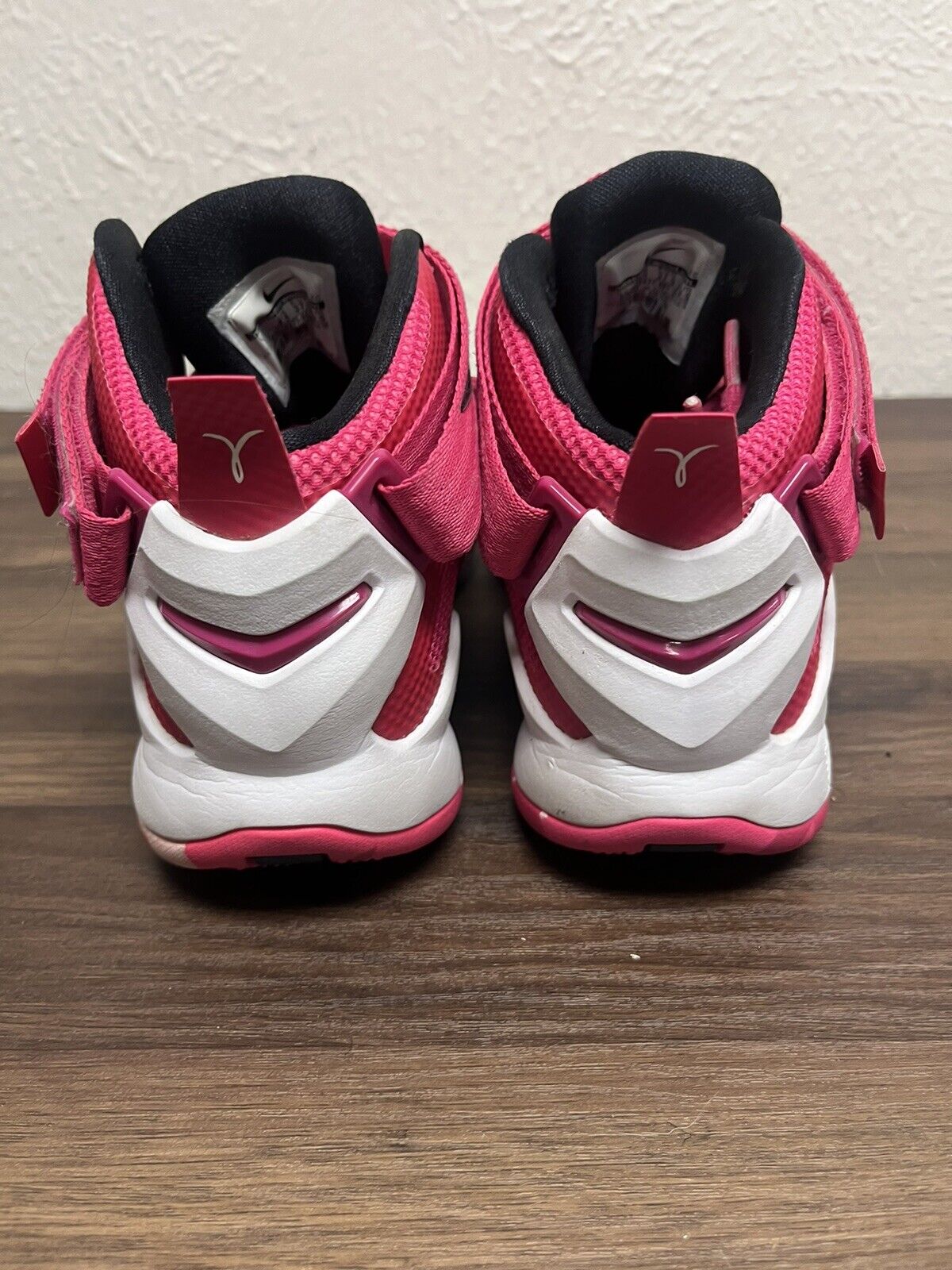 Nike LeBron Soldier IX Youth 5Y Breast Cancer Think Pink 776471-601