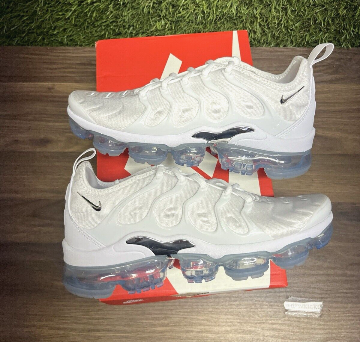 Size 8.5 - Nike Air VaporMax Plus White Metallic Silver W *521