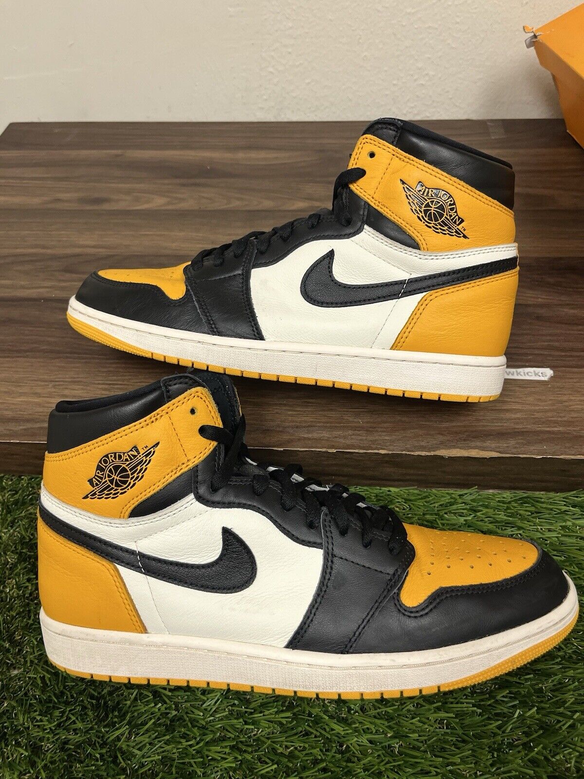 Air Jordan 1 Retro High OG Yellow Toe Taxi - Size 11.5 - 555088 711