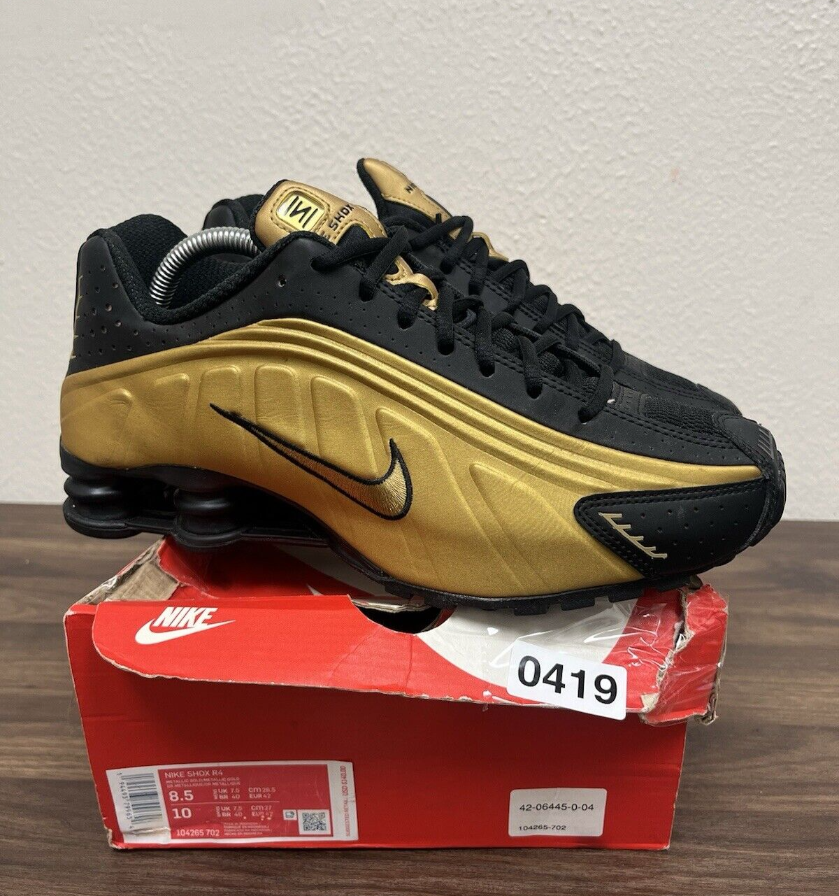 Size 8.5 - Nike Shox R4 Metallic Gold *415