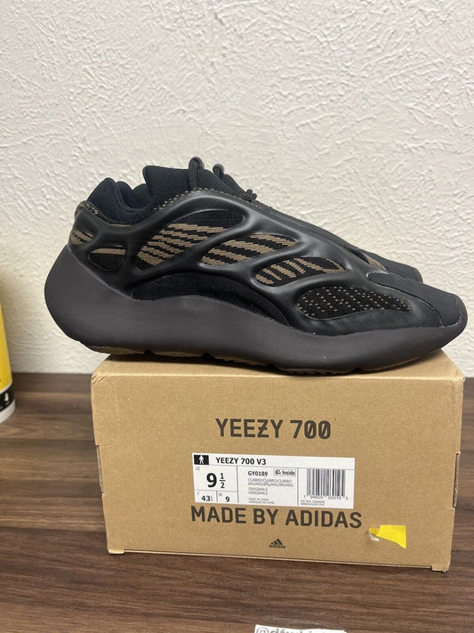 Adidas Yeezy 700 V3 Clay Brown GY0189 Men's Size 9.5 With Box