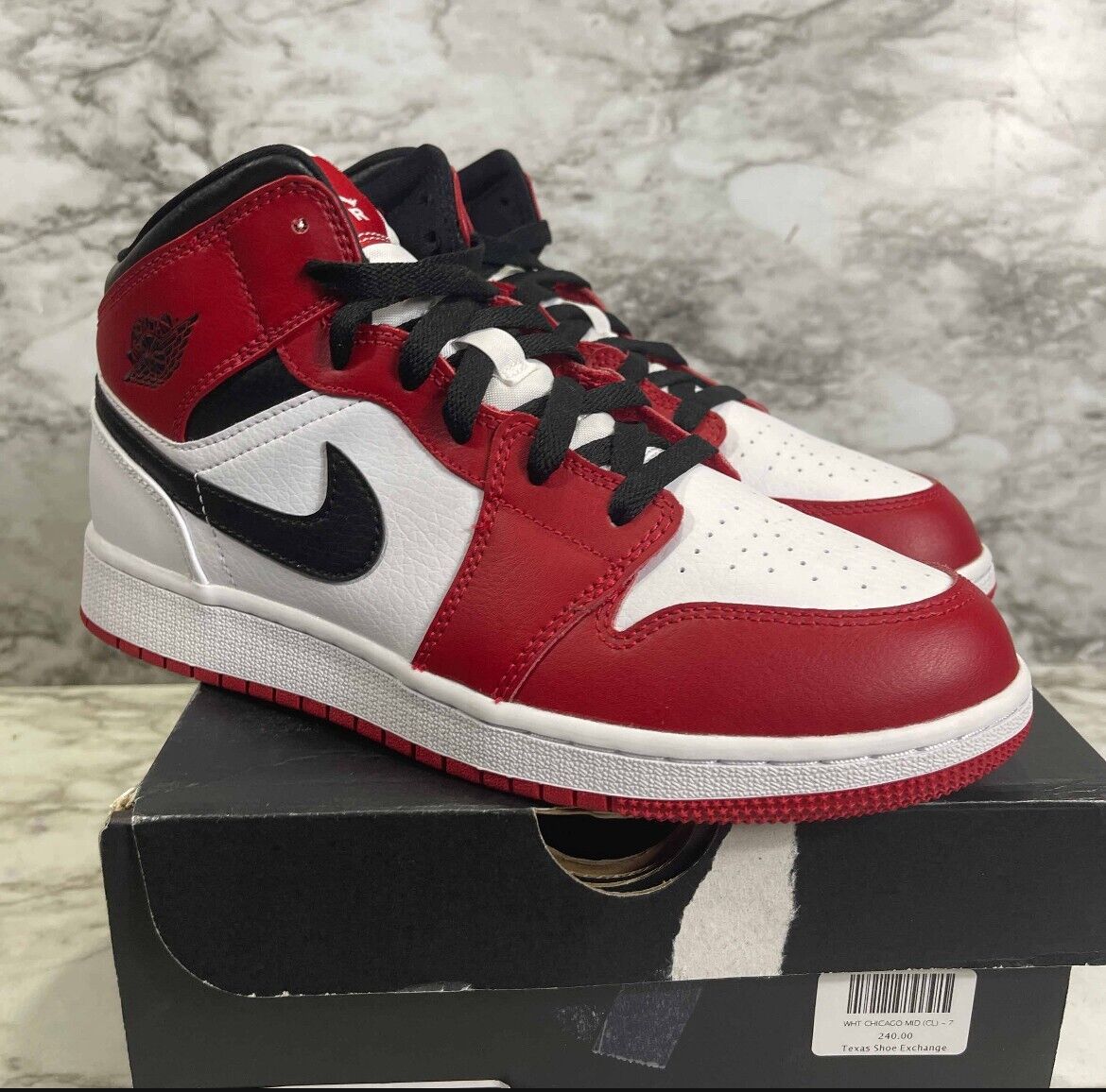 Air Jordan 1 Mid Chicago White Heel GS 554725-173 7y ( 8.5 womens )