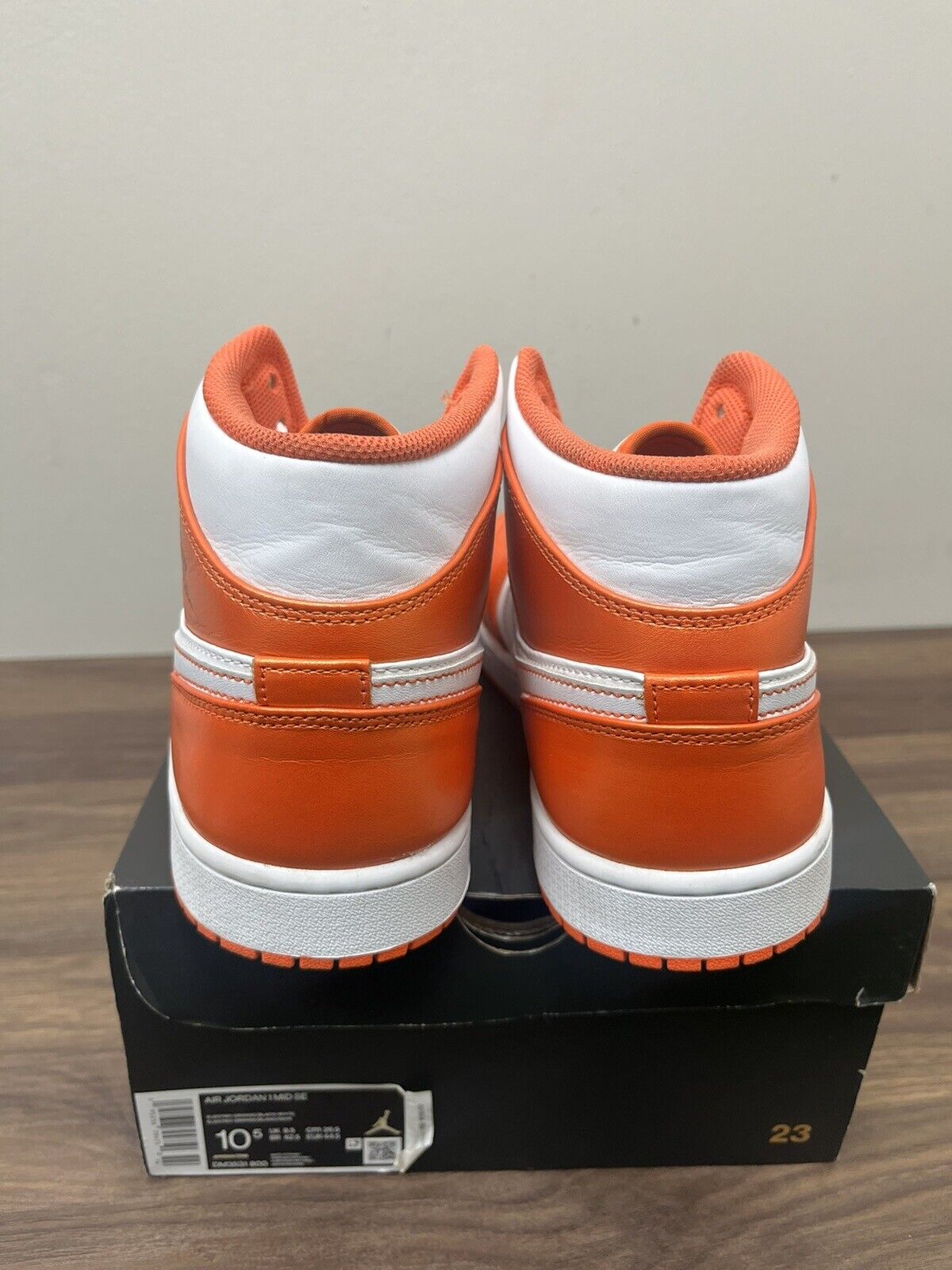 Nike Air Jordan 1 Mid SE Electro Orange 2021 Size 10.5 DM3531-800 Orange White