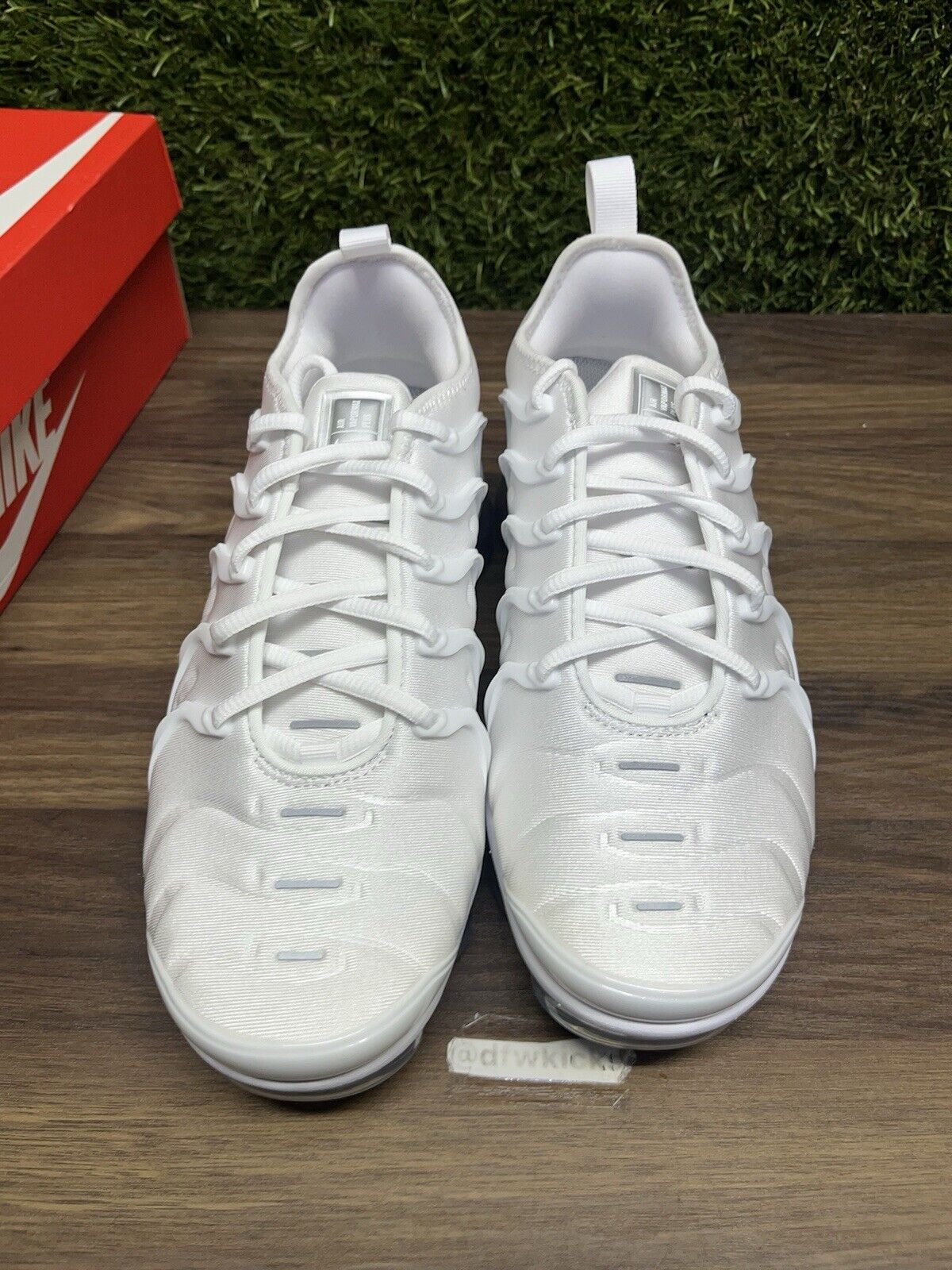 Size 8.5 - Nike Air VaporMax Plus White Metallic Silver W *521