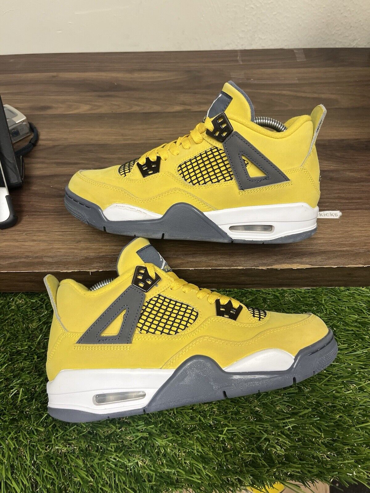 Nike Air Jordan 4 Retro GS Size 7Y, Womens 8.5 Lightning Yellow Grey 408452-700