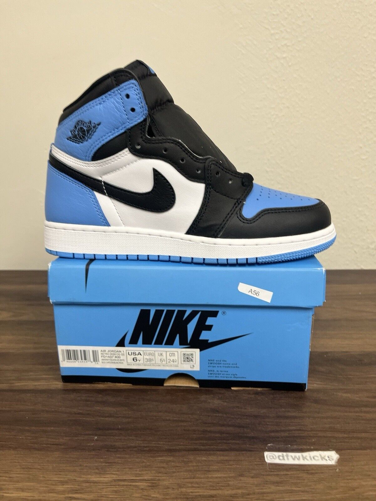 Jordan 1 Retro High OG UNC Toe FD1437-400 Size 6.5Y/ Women's Size 8 A56