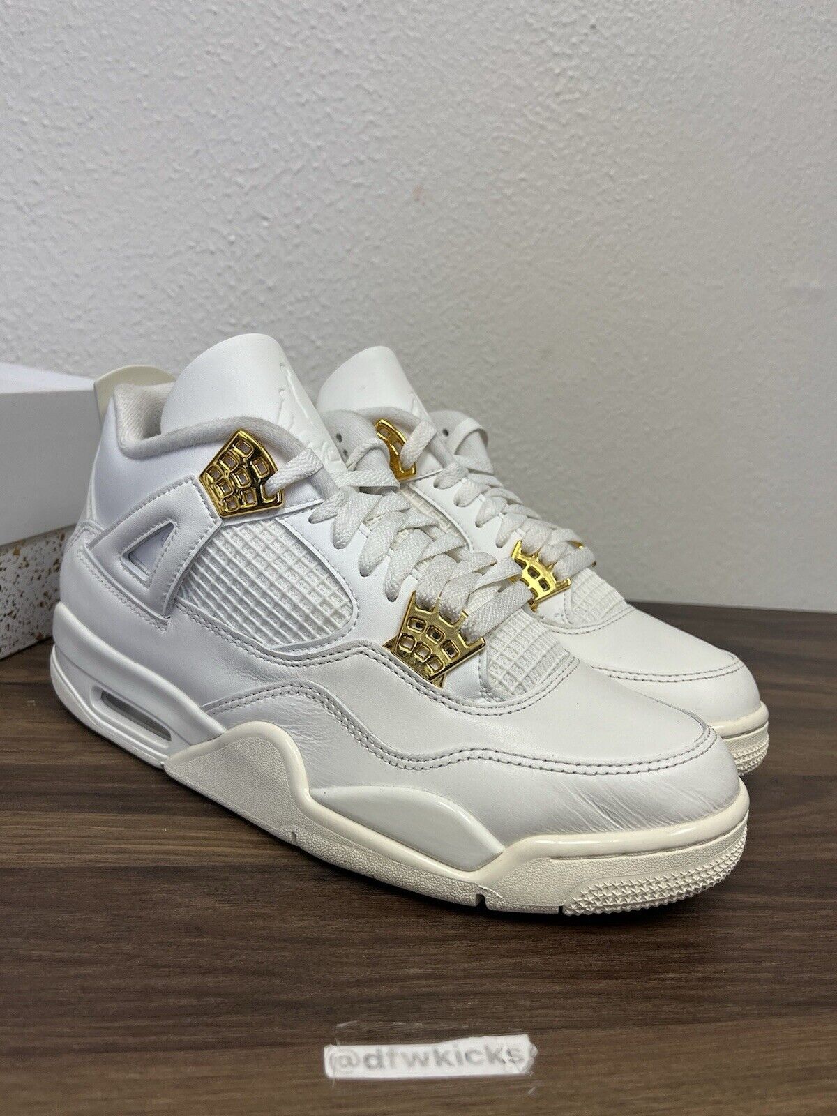 Size 8.5 men’s/ 10 women’s- Air Jordan 4 Retro Metallic Gold W